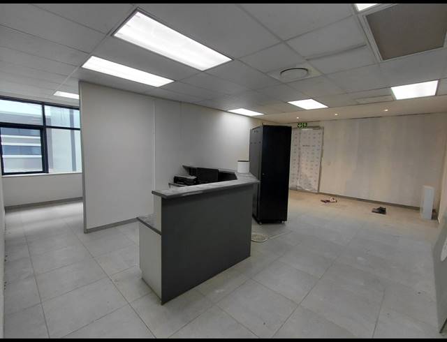 174M² OFFICE TO LET IN FOURWAYS